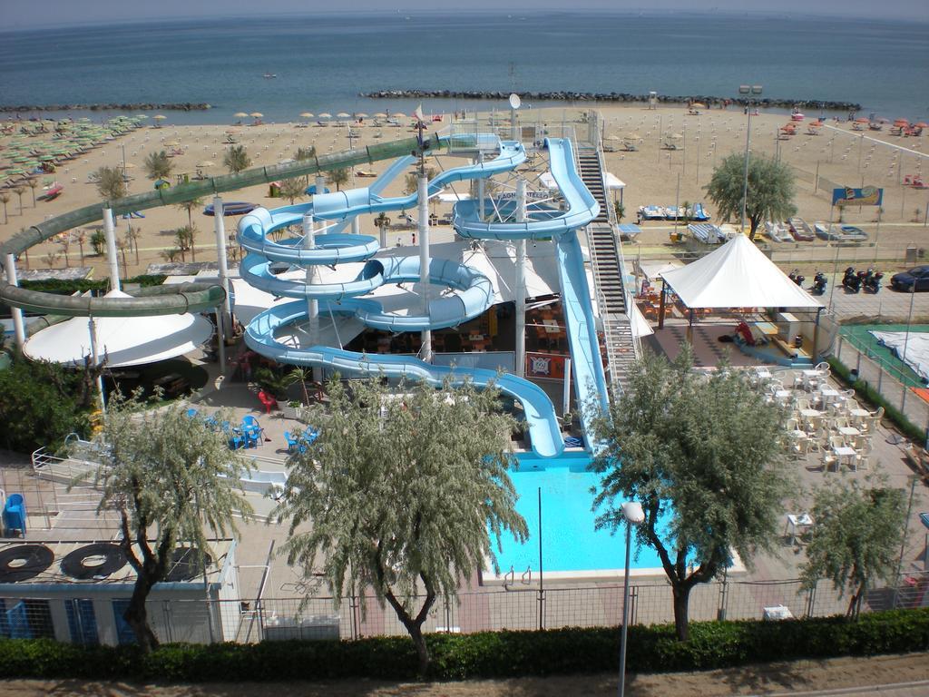 Hotel Villa Dei Gerani Rimini Exterior foto